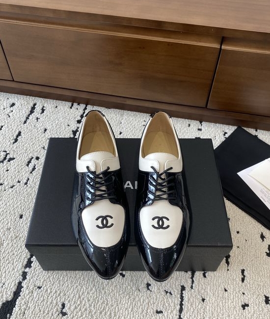 Chanel Vintage Pointed Toe Leather Flat Comfortable Dress Shoes