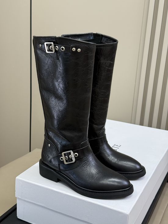 Golden Goose Sleek Leather Boots with Leg Shaping Design for Daily Wear