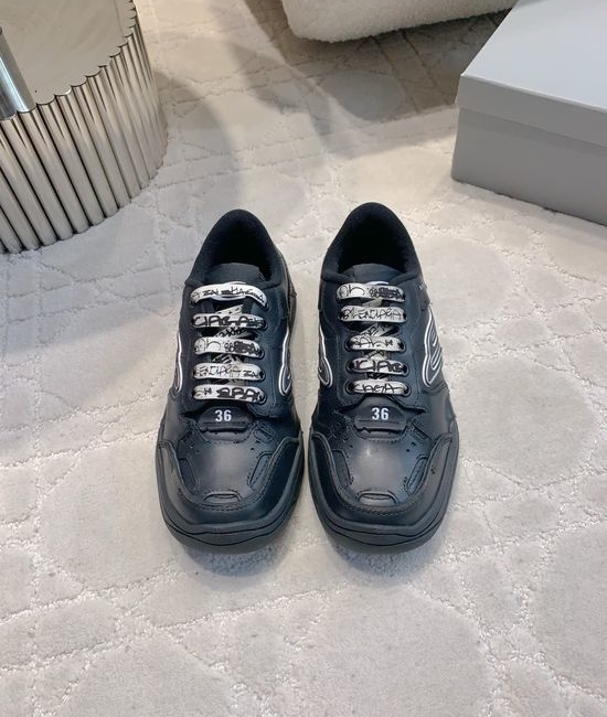 Balenciaga Vintage Distressed Leather Casual Skate Sneakers