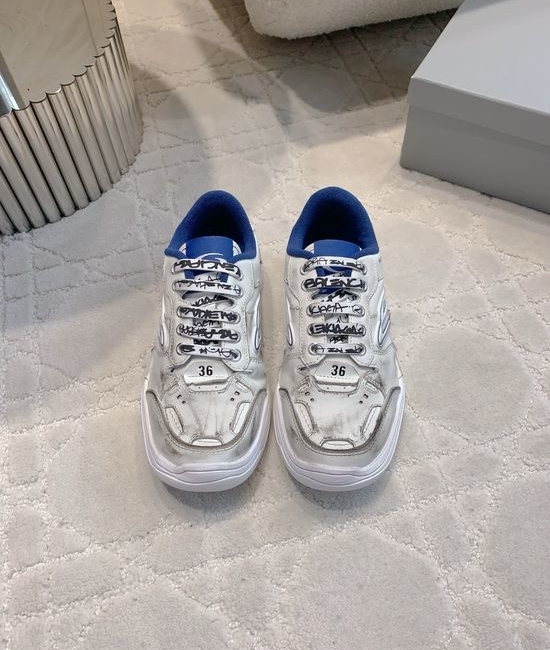 Balenciaga Vintage Distressed Leather Casual Skate Sneakers