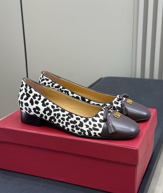 Valentino Soft Sheepskin Ballet Flats With Comfortable Design