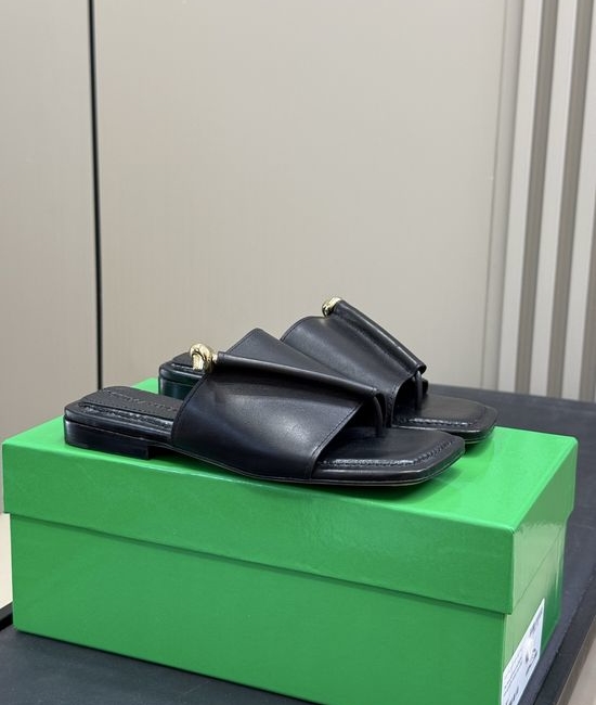Bottega Veneta BV Knot Detail Flat Thong Sandals With Premium Leather