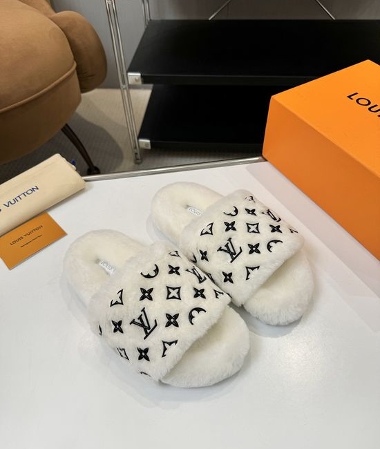 Louis Vuitton LV Classic Pattern Wool Slippers Plush Lined Ultra Soft Non-slip Sole