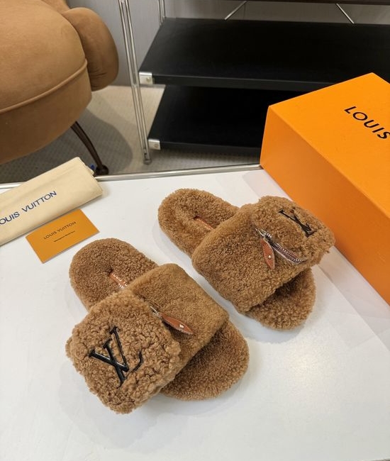 Louis Vuitton LV Classic Pattern Wool Slippers Plush Lined Ultra Soft Non-slip Sole