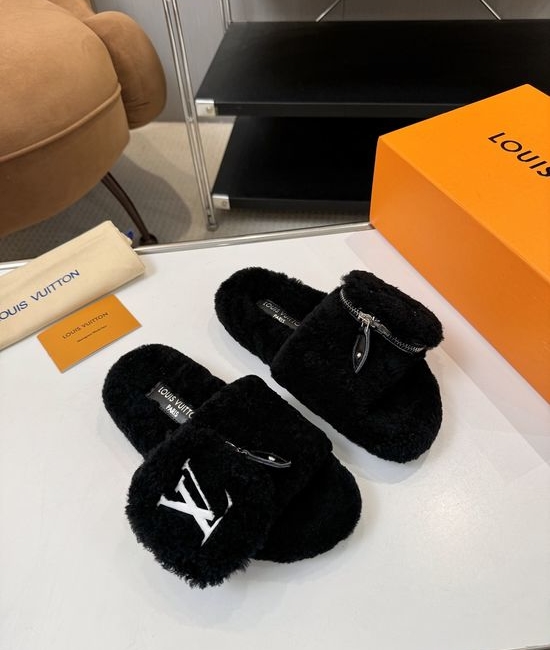 Louis Vuitton LV Classic Pattern Wool Slippers Plush Lined Ultra Soft Non-slip Sole