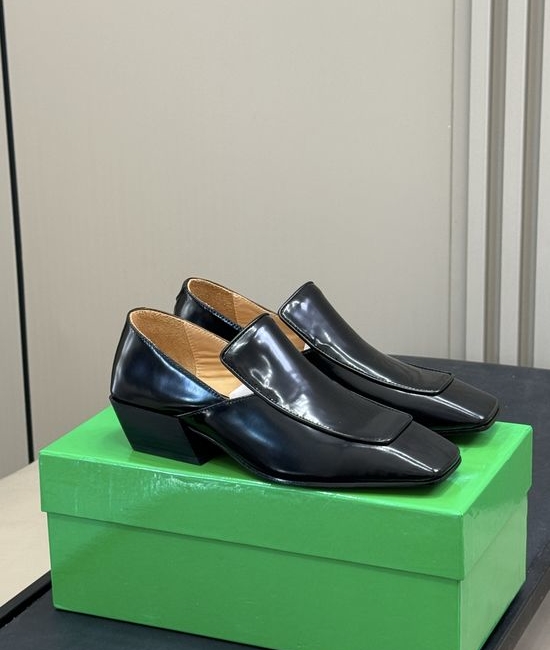 Bottega Veneta BV Woven Detail Leather Loafers Non-slip Sole Elegant Stylish