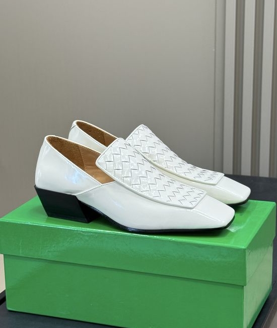 Bottega Veneta BV Woven Detail Leather Loafers Non-slip Sole Elegant Stylish