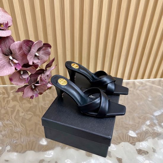 Yves Saint Laurent Classic Chunky Heel Leather Open Toe Sandals