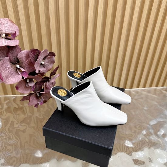 Yves Saint Laurent Comfortable Chunky Heel Leather Sandals