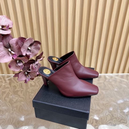 Yves Saint Laurent Comfortable Chunky Heel Leather Sandals
