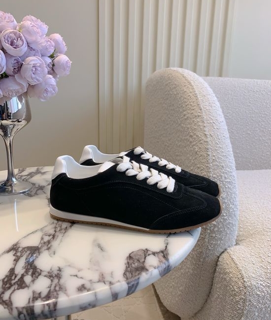 Alo Unisex Leather Training Shoes, Simple and Textured