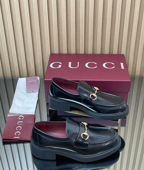 Gucci Horsebit Embellished Grooved Sole Leather Loafers