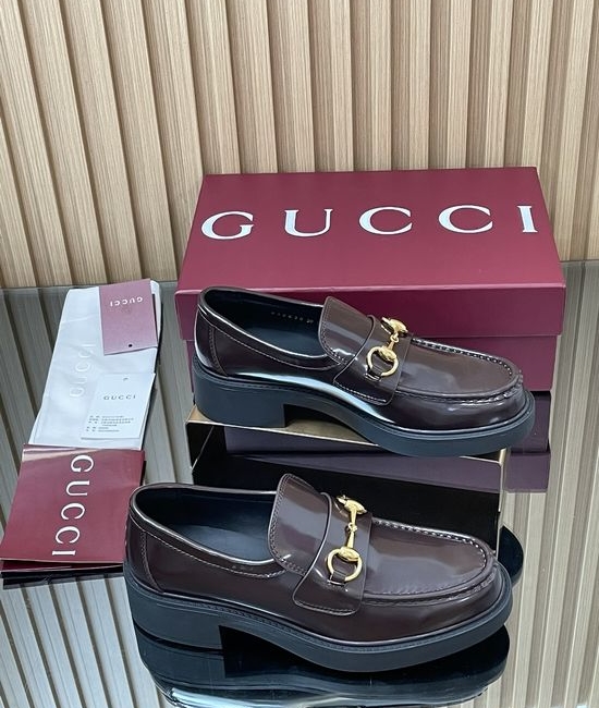 Gucci Horsebit Embellished Grooved Sole Leather Loafers