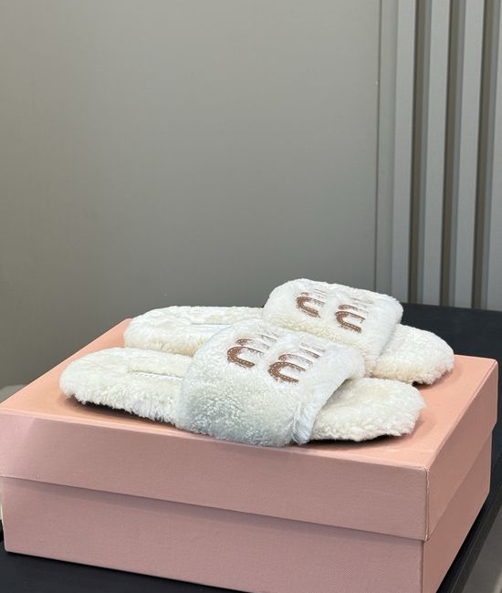 Miu Miu Furry Warm Shearling Lined Slippers Soft and Comfortable