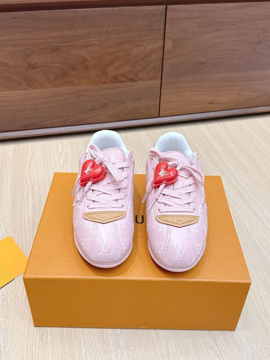 Louis Vuitton Casual Fashion Sneakers With Soft Upper And Durable Sole