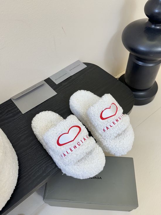 Balenciaga Plush Platform Slippers Embroidery Detail Soft Cozy