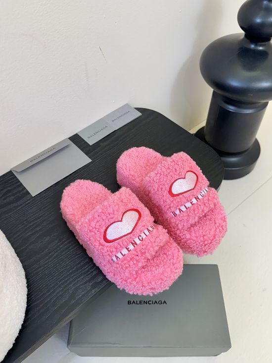 Balenciaga Plush Platform Slippers Embroidery Detail Soft Cozy