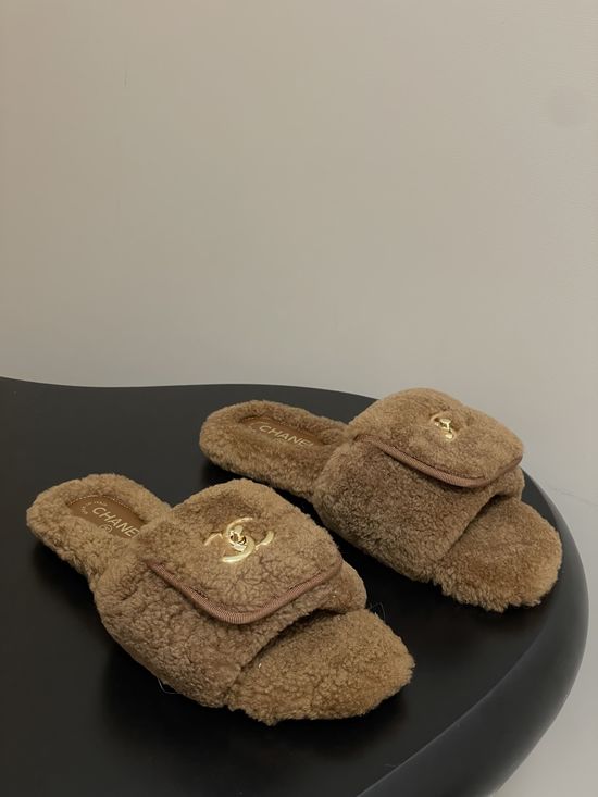 Chanel Chic Double C Design Warm Cozy Thick Sole Slippers