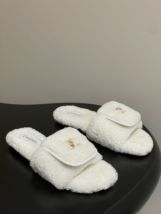 Chanel Chic Double C Design Warm Cozy Thick Sole Slippers