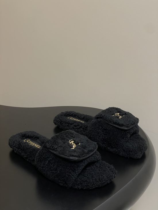 Chanel Chic Double C Design Warm Cozy Thick Sole Slippers