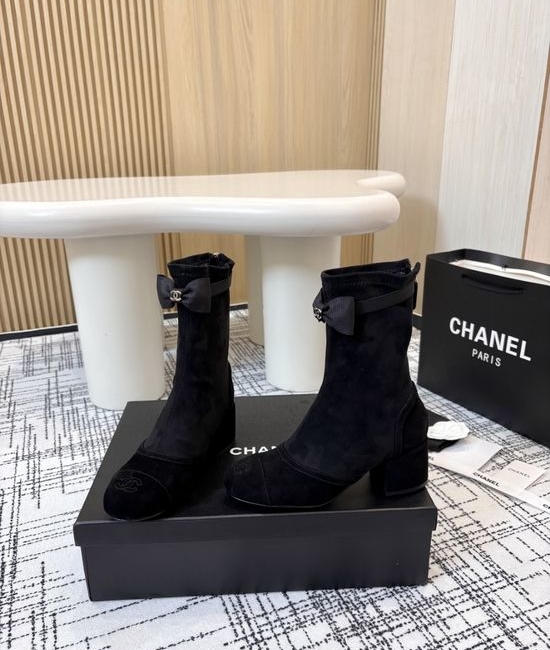 Chanel Elegant Chunky Heel Leather Ankle Boots