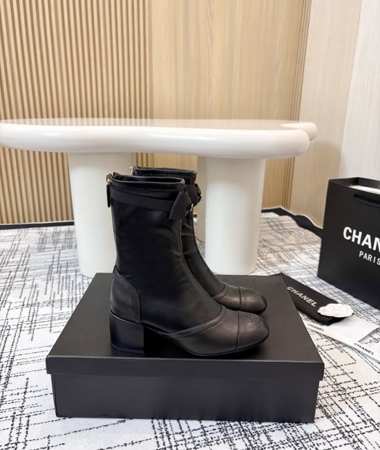 Chanel Elegant Chunky Heel Leather Ankle Boots