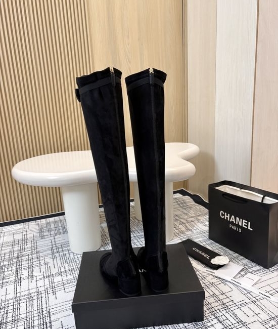 Chanel Elegant Chunky Heel Leather Ankle Boots