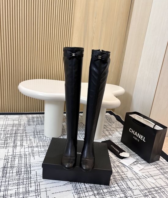 Chanel Elegant Chunky Heel Leather Ankle Boots