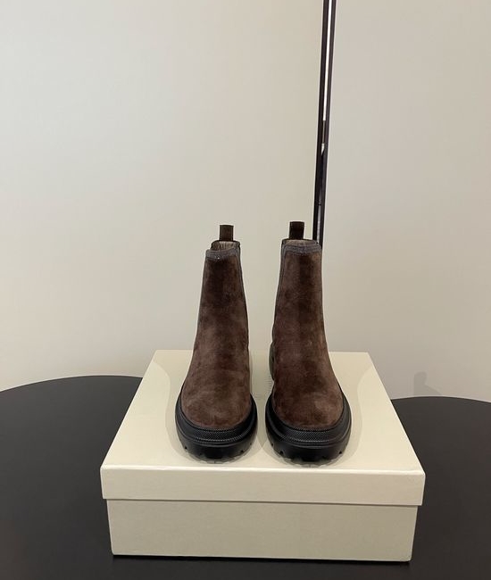 Brunello Cucinelli Elastic Chelsea Ankle Boots With Chain Decor