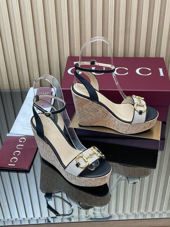 Gucci Wood Pattern Wedge Platform Sandals With Metal Buckle