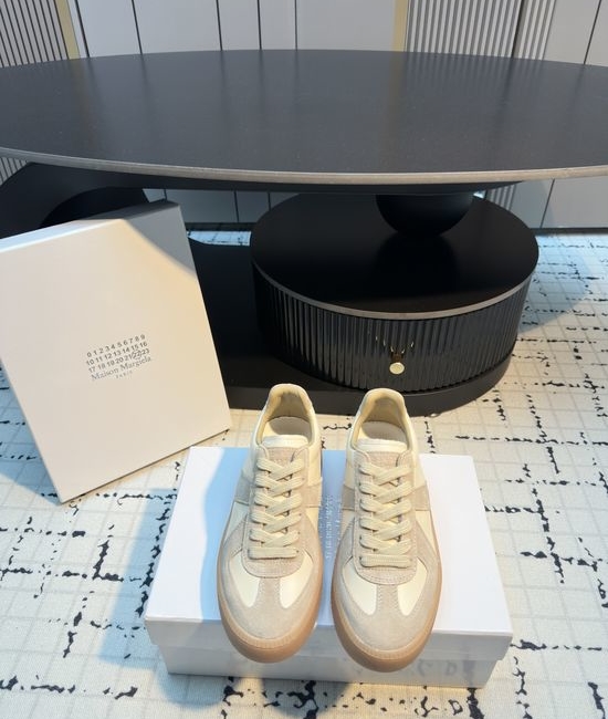 Maison Margiela MM6 Thick Sole Casual Sneakers Lightweight Comfortable Upper