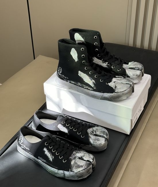 Maison Margiela MM6 Split-Toe High-Top Sneakers With Graffiti Pattern Design