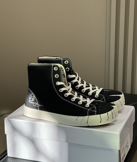 Maison Margiela MM6 Split-Toe High-Top Sneakers With Graffiti Pattern Design