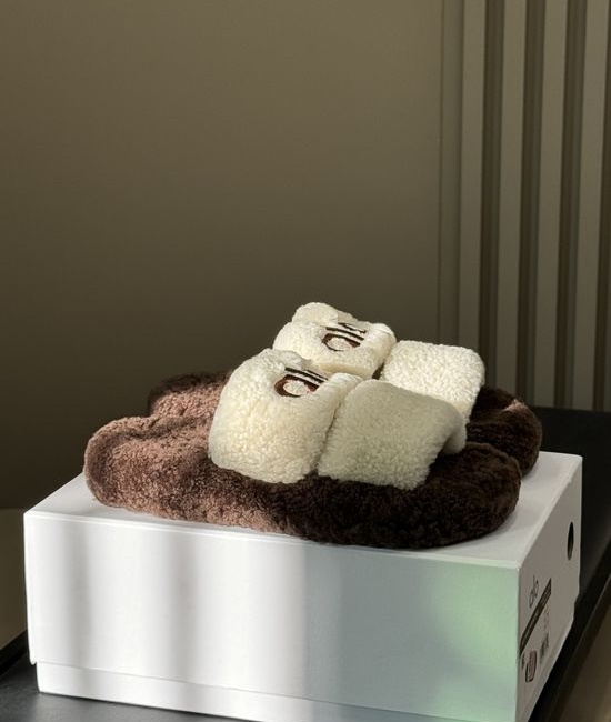 Alo Shearling Lined Slippers With Non Slip Thick Sole