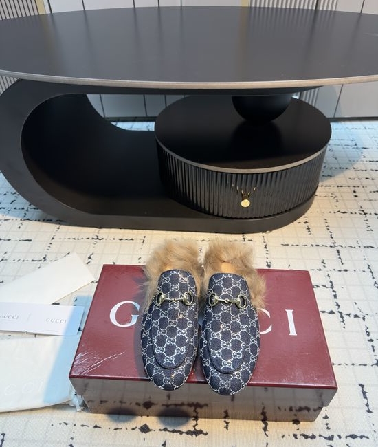Gucci Classic Horsebit Fur Slides Comfortable Elegant Slip On Footwear