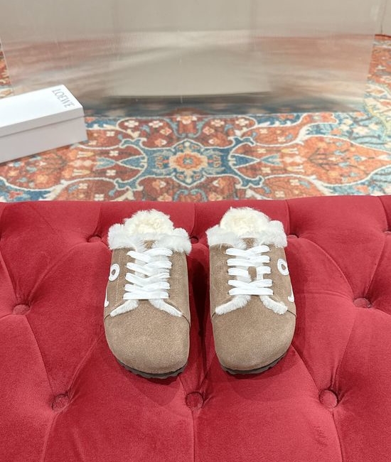 Loewe Comfortable Furry Slippers with Ergonomic Support Design