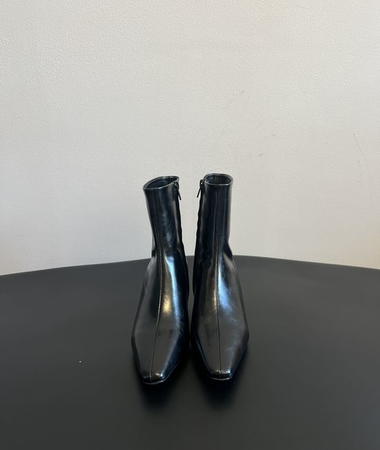 Toteme Suede Kitten Heel Ankle Boots Elegant Versatile