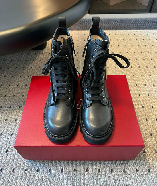 Roger Viver RV Stylish Buckle Decor Chunky Sole Combat Ankle Boots