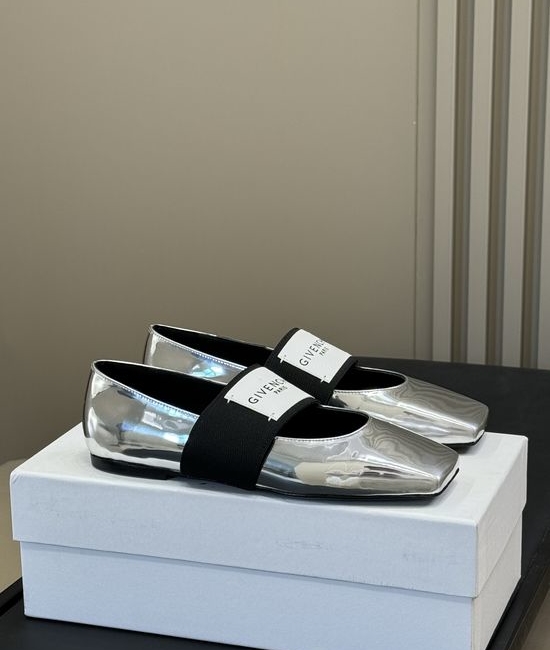 Givenchy Elegant Retro Red Square Toe Ballet Flats