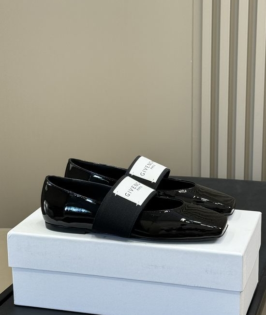 Givenchy Elegant Retro Red Square Toe Ballet Flats