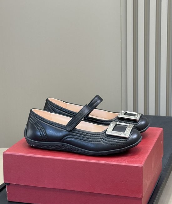 Roger Viver RV Comfortable Quilted Leather Mary Jane Flats