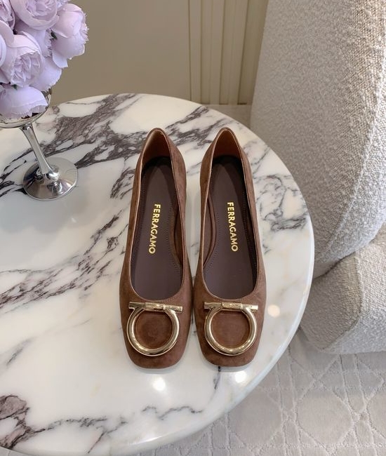 Ferragamo Refined Chunky Heel Pumps Comfortable Classic