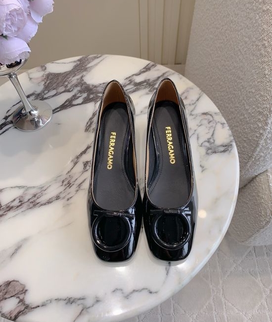 Ferragamo Refined Chunky Heel Pumps Comfortable Classic