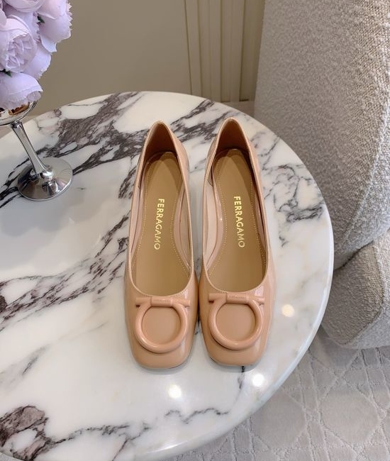 Ferragamo Refined Chunky Heel Pumps Comfortable Classic