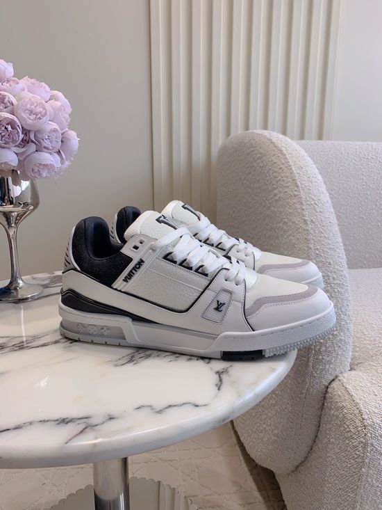 Louis Vuitton New Color Low Top Casual Sneakers Classic Design