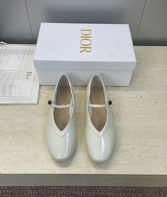 Christian Dior CD Round Toe Patent Leather Mary Jane Flats