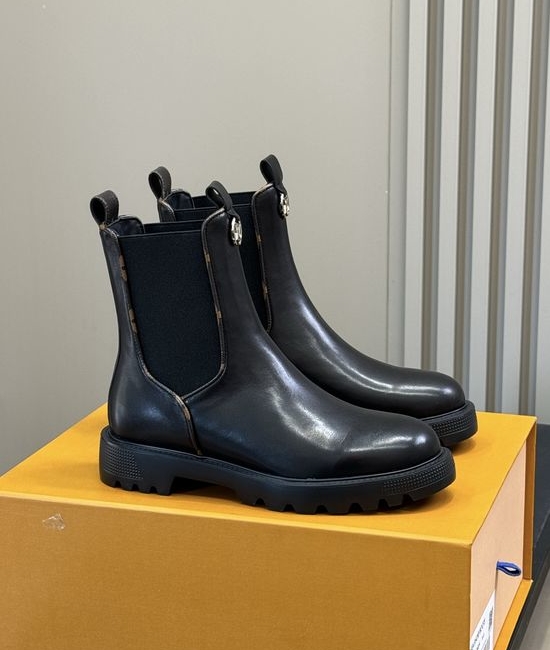 Louis Vuitton LV Leather Chelsea Ankle Boots Classic Monogram Trim Light Sole