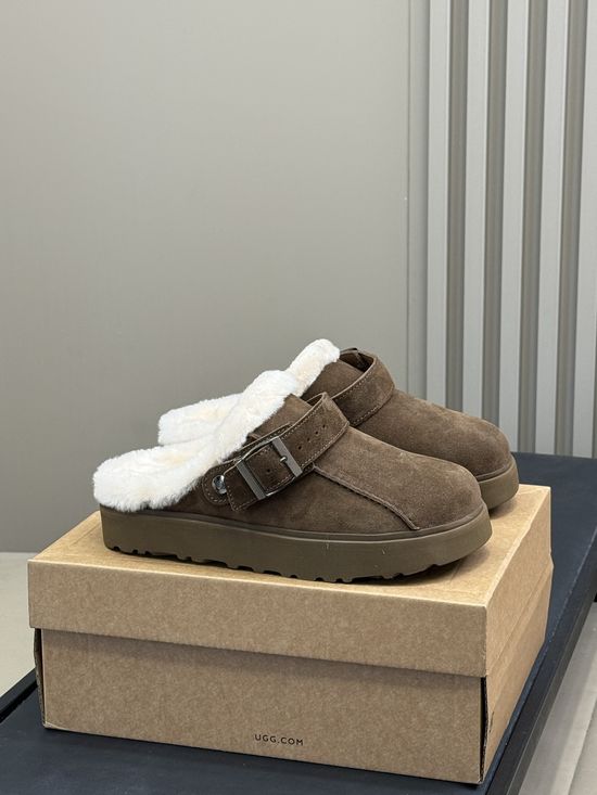 UGG Thick Sole Shearling Comfortable Slip On Slippers