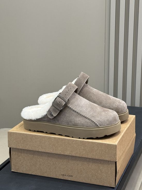 UGG Thick Sole Shearling Comfortable Slip On Slippers