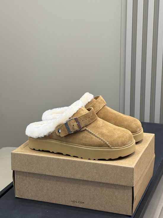 UGG Thick Sole Shearling Comfortable Slip On Slippers